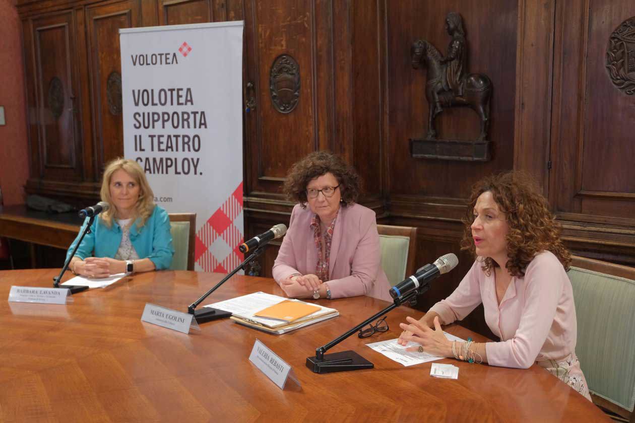 Volotea al Teatro Camploy di Verona (a destra Valeria Rebasti, International Market Director di Volotea) Copyright © Ufficio Stampa Volotea