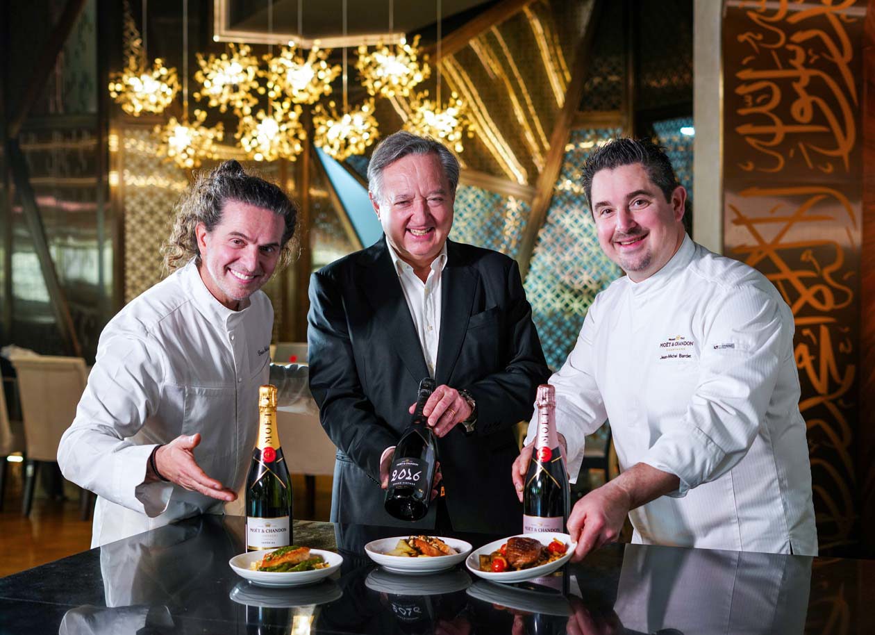 Da sinistra a destra: Doxis Bekris, Emirates VP of Culinary Design, Charles de Pontevès - Moët & Chandon Ambassador, Jean-Michel Bardet - Executive chef, Moët & Chandon Copyright © Emirates Airlines / The Emirates Group