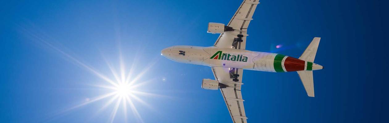 Alitalia: proseguono operazioni rimpatrio italiani, fino al 4 maggio voli cargo giornalieri con la Cina