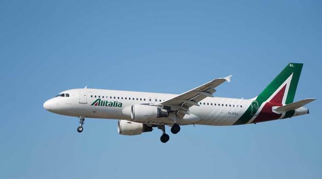 Coronavirus: Alitalia per i passeggeri uso obbligatorio delle mascherine a bordo 