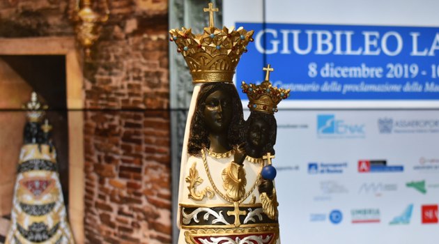 Arrivata all'Aeroporto di Genova la statua della Madonna di Loreto