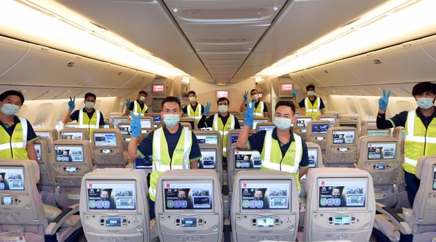 Emirates opera il suo primo volo con tutto l'equipaggio vaccinato