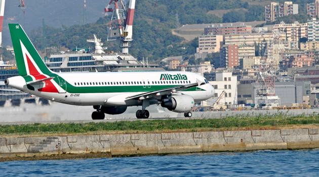 Alitalia riduce i voli tra Genova e Roma