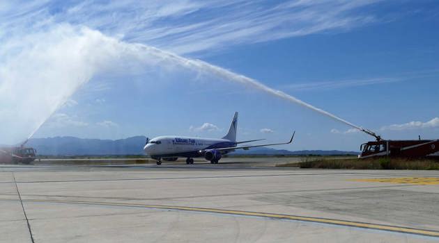 Aeroporto di Cagliari: water arch per il primo volo di Blue Air